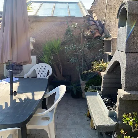 D'une Avec Terrasse Amenagee A Pezenas